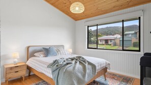 3 bedrooms, iron/ironing board, WiFi