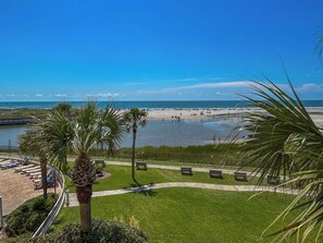 On the beach - Amazing views! Ocean Creek 4 bedroom 4 bath oceanfront condo Sleeps 10. (Myrtle Beach)