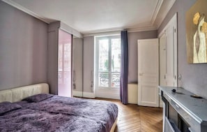 2 slaapkamers, een strijkplank/strijkijzer, gratis wifi, beddengoed
