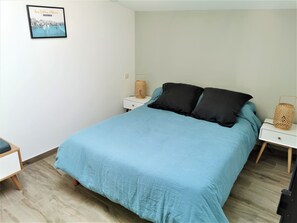 1 soverom, strykejern/-brett, wi-fi (inkludert) og sengetøy