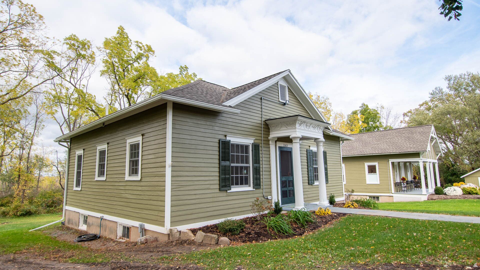 Rose Hill Cottage: "Cozy Finger Lakes Getaway Next to Historic Rose Hill Mansion!"