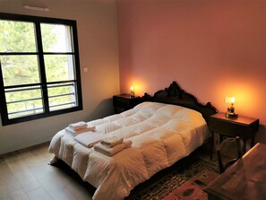 4 chambres, fer et planche à repasser, Wi-Fi gratuit, draps fournis