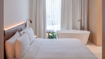 Minibar, caja fuerte, cortinas opacas y sistema de insonorización