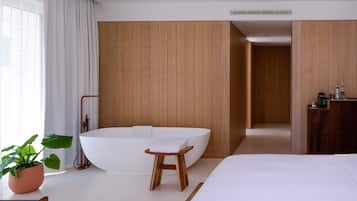 Minibar, coffres-forts dans les chambres, rideaux occultants