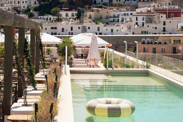 Außenpool (je nach Saison geöffnet)