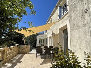 Outdoor dining - Large bright house with panoramic view (Saizy)