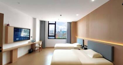 Zhenghua Hotel