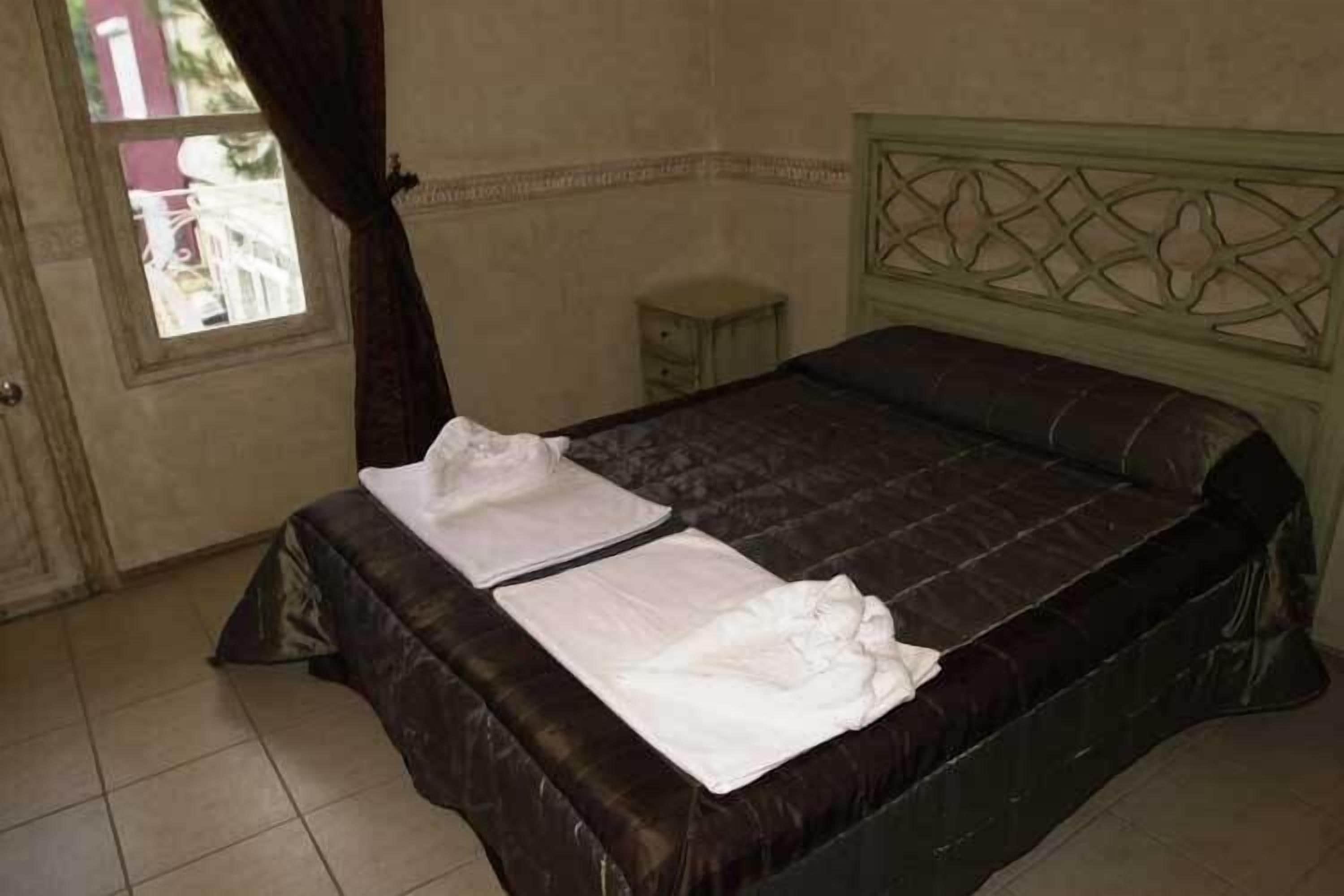 twin room | premium bedding, minibar, wifi, bed sheets