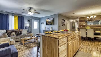 平板电视、壁炉、电子游戏