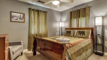 4 bedrooms, iron/ironing board, free internet, bed sheets