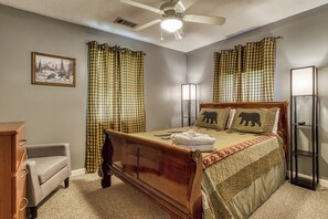 4 bedrooms, iron/ironing board, free internet, bed sheets