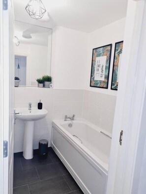 Apartment, Mehrere Betten | Badezimmer | Dusche, Haartrockner, Handtücher