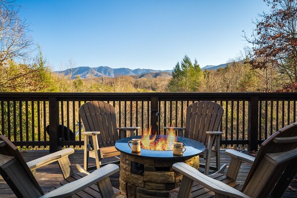 Property grounds - Authentic log cabin, hot tub, firepit, mountain views, private. (Gatlinburg)