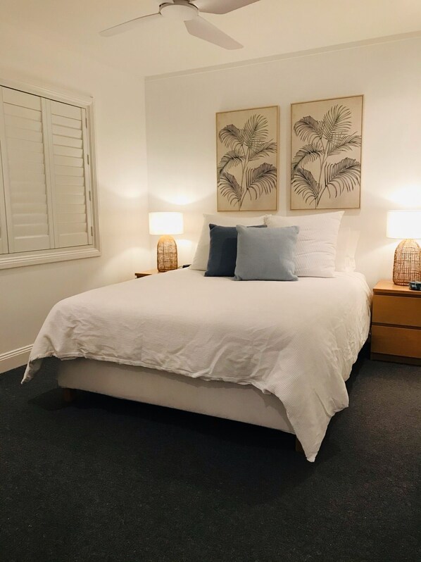 2 bedrooms, desk, iron/ironing board, internet
