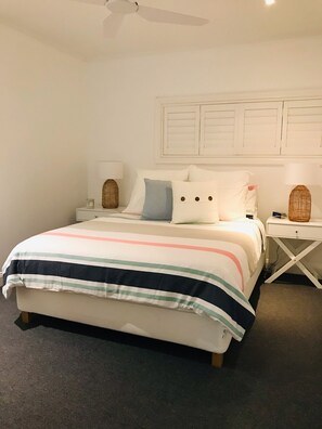 2 bedrooms, desk, iron/ironing board, Internet - Palm Beach Cottage (Palm Beach)