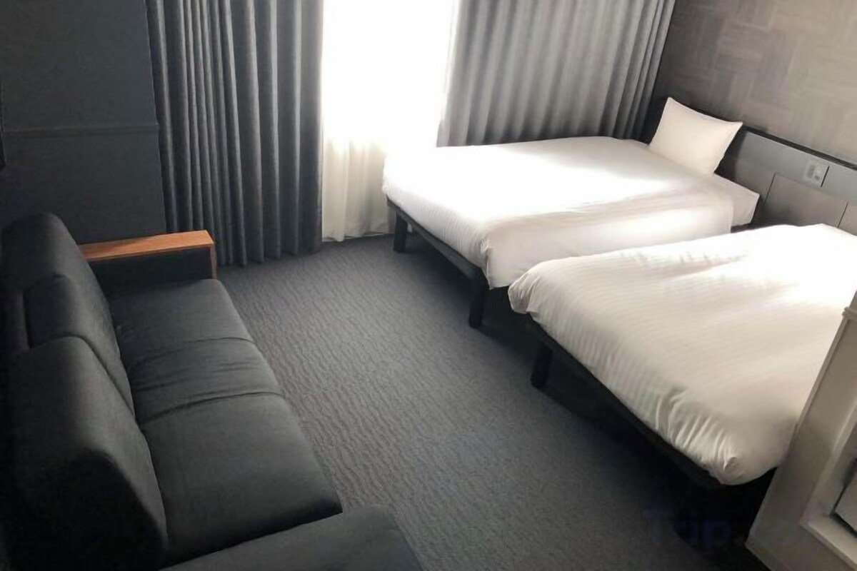 Down comforters, blackout drapes, WiFi (free)