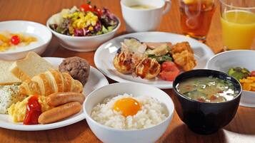 Daily buffet breakfast (JPY 1540 per person)