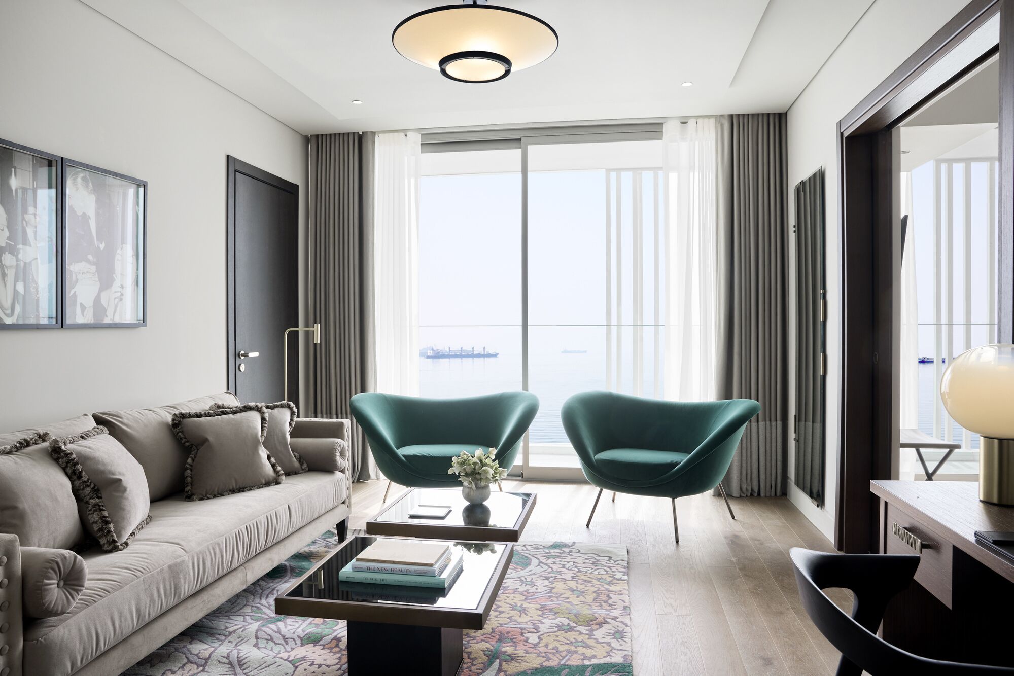 Olympos Suite Sea Front with Balcony | 防敏寢具、迷你吧、書桌、遮光窗簾/窗簾