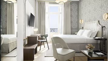 Suite Junior, balcon, vue mer | 1 chambre, literie hypoallergénique, minibar, bureau