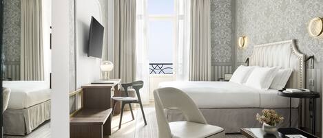 1 bedroom, hypo-allergenic bedding, minibar, desk