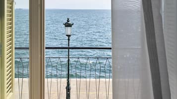 Mediterranee Suite Sea Front Balcony | Pemandangan dari kamar