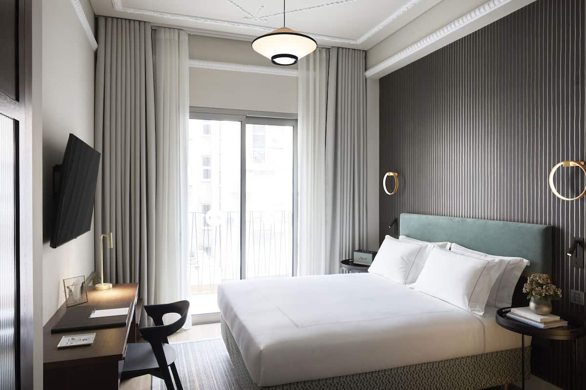 1 dormitorio, ropa de cama hipoalergénica, minibar y escritorio