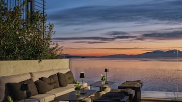 Lobby-Lounge, Blick auf das Meer, täglich geöffnet