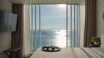 Olympos Suite Sea Front with Balcony | Allergikerbettwaren, Minibar, Schreibtisch, Verdunkelungsvorhänge