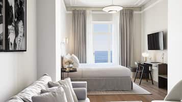 Mediterranee Suite Sea Front Balcony | Hypo-allergenic bedding, minibar, desk, blackout drapes