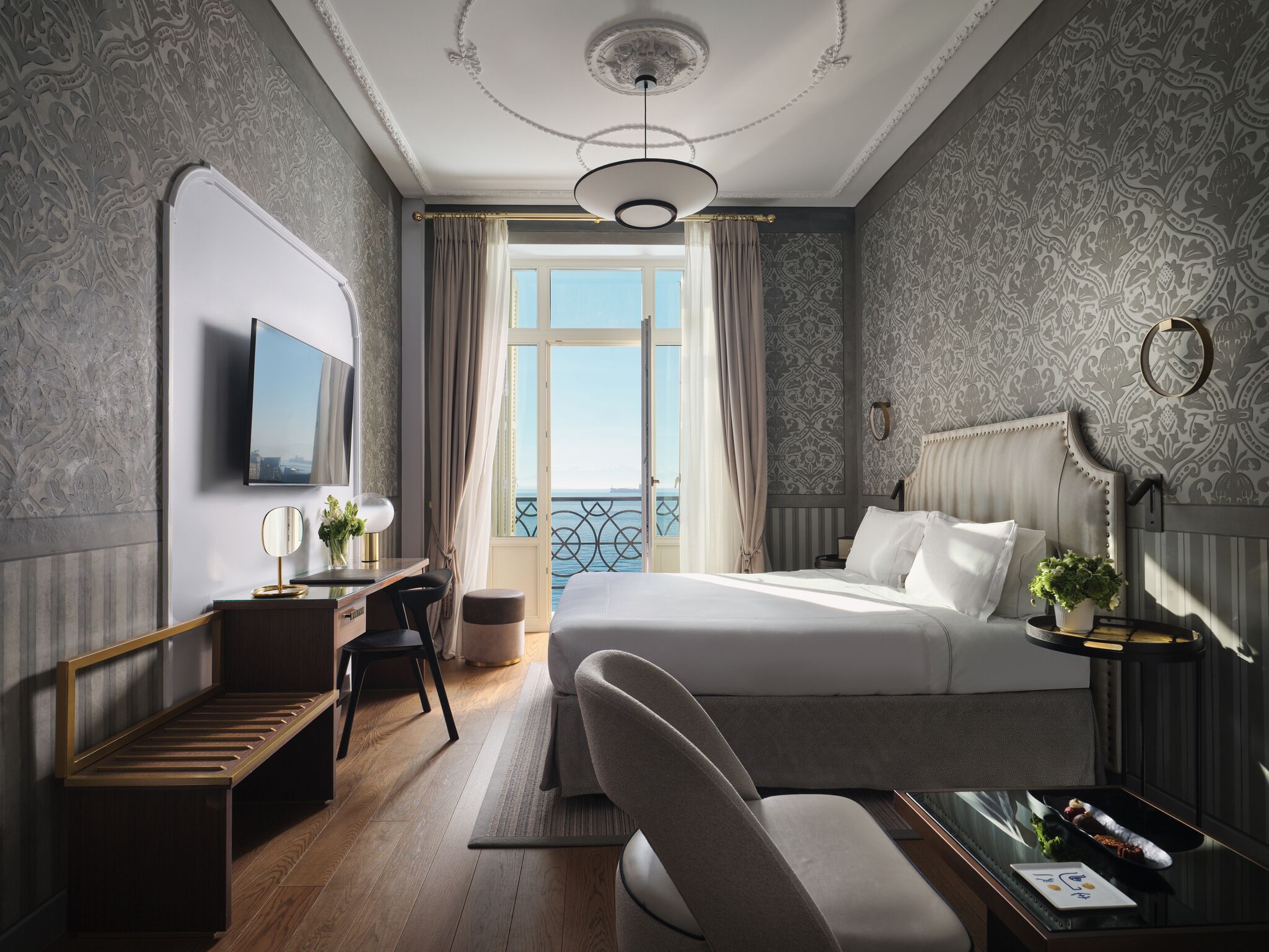 Junior Suite Sea Front with Balcony | Hypo-allergenic bedding, minibar, desk, blackout drapes