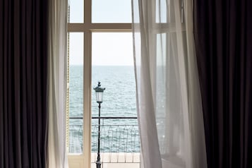 Mediterranee Suite Sea Front Balcony | 1 chambre, literie hypoallergénique, minibar, bureau