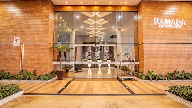 A hotel entrance with a glass facade, a sign reading "RAMADA BY WINDSOR", and a brick exterior. - Ramada by Wyndham Manaus Torres Center (Manaus)