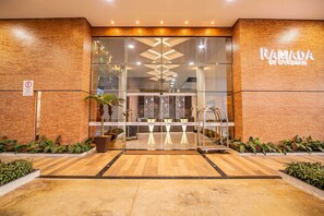 Exterior - Ramada by Wyndham Manaus Torres Center (Manaus)