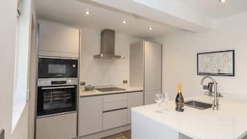 Cottage | Dapur pribadi | Lemari es, microwave, mesin pencuci piring, dan ketel listrik