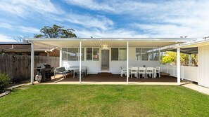 屋外ダイニングエリア