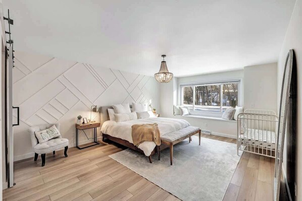 5 chambres, fer et planche à repasser, lit de bébé portatif, Wi-Fi