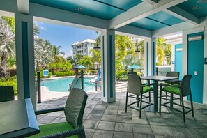 Outdoor dining - Luxury condo and pet friendly up to 65 lbs. (Bradenton)