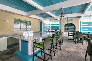 Dining - Luxury condo and pet friendly up to 65 lbs. (Bradenton)