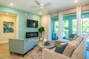 Living area - Luxury condo and pet friendly up to 65 lbs. (Bradenton)