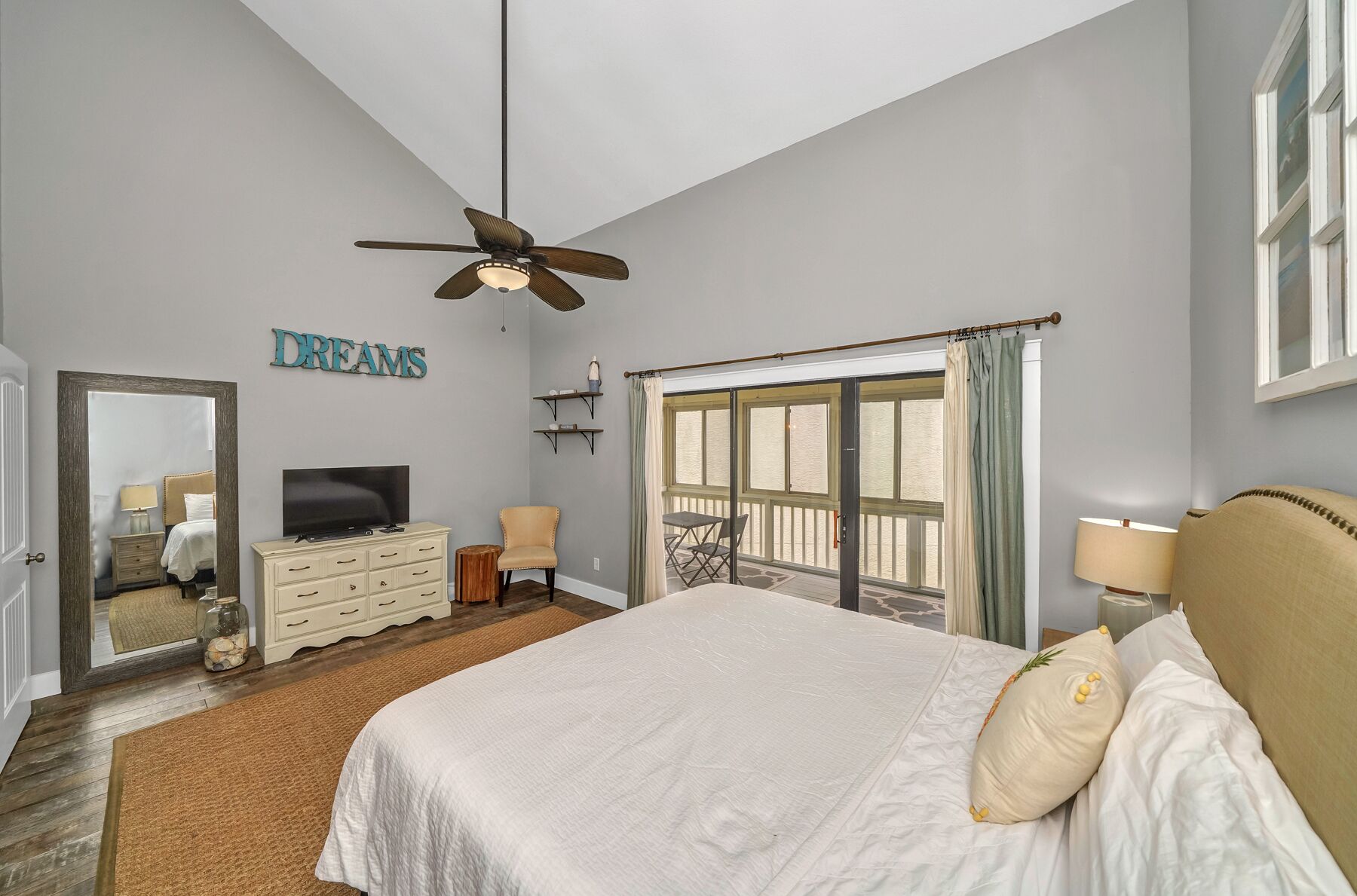 2 bedrooms, iron/ironing board, travel crib, free WiFi