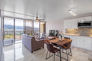 Interior - Distinctive Modern Newer 2 BEDS Condo, 1 Block to Waikiki Beach, Gorgeous Views! (Honolulu)