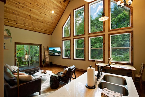 Beautiful Secluded Cabin near Boone