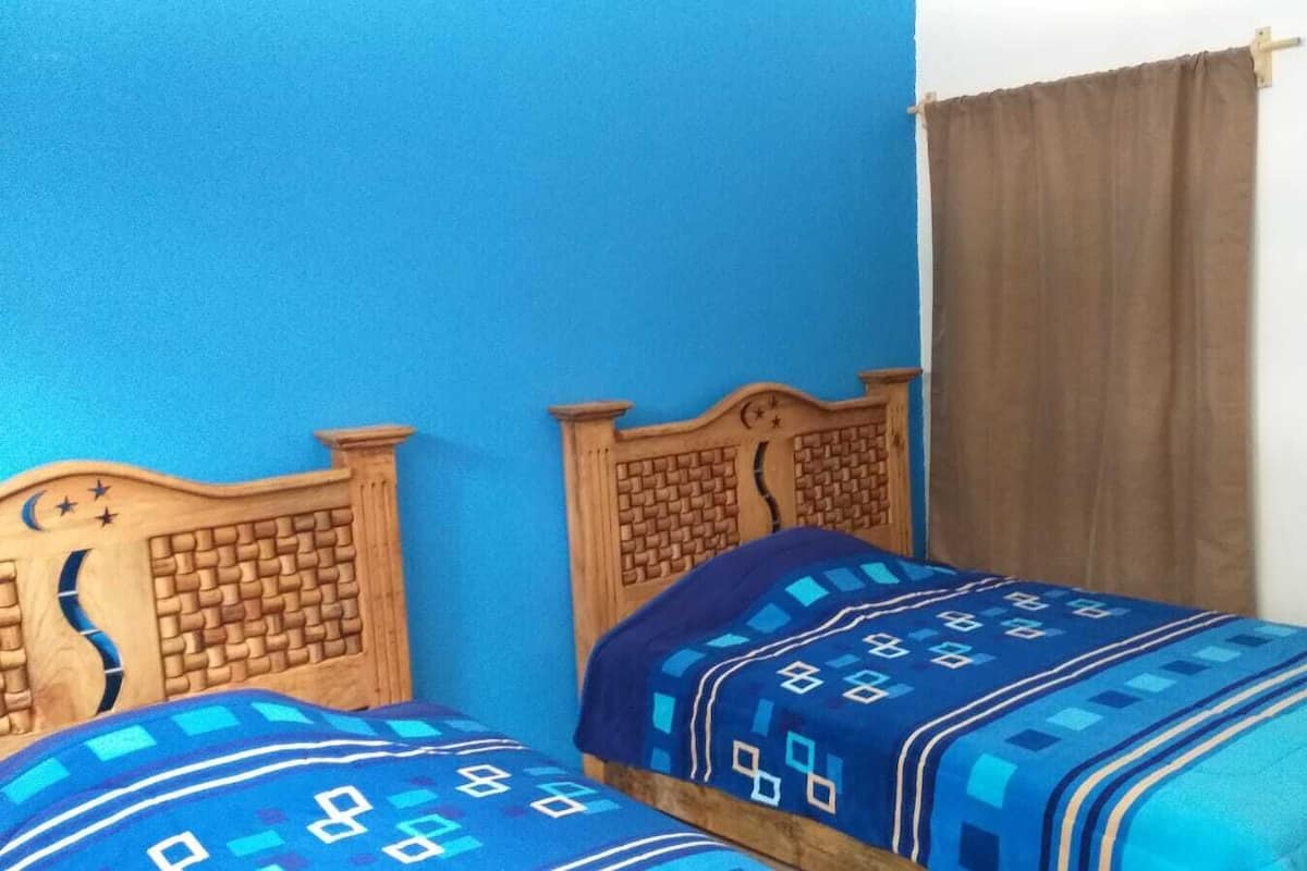Family House | 2 bedrooms, blackout drapes, iron/ironing board (on request)