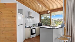 Microwave, oven, stovetop, dishwasher - SeaEsta - 10 Lewis Road Carrickalinga (CARRIKALINGA)