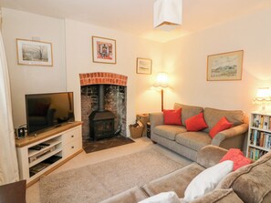Cottage | Living area | Fireplace