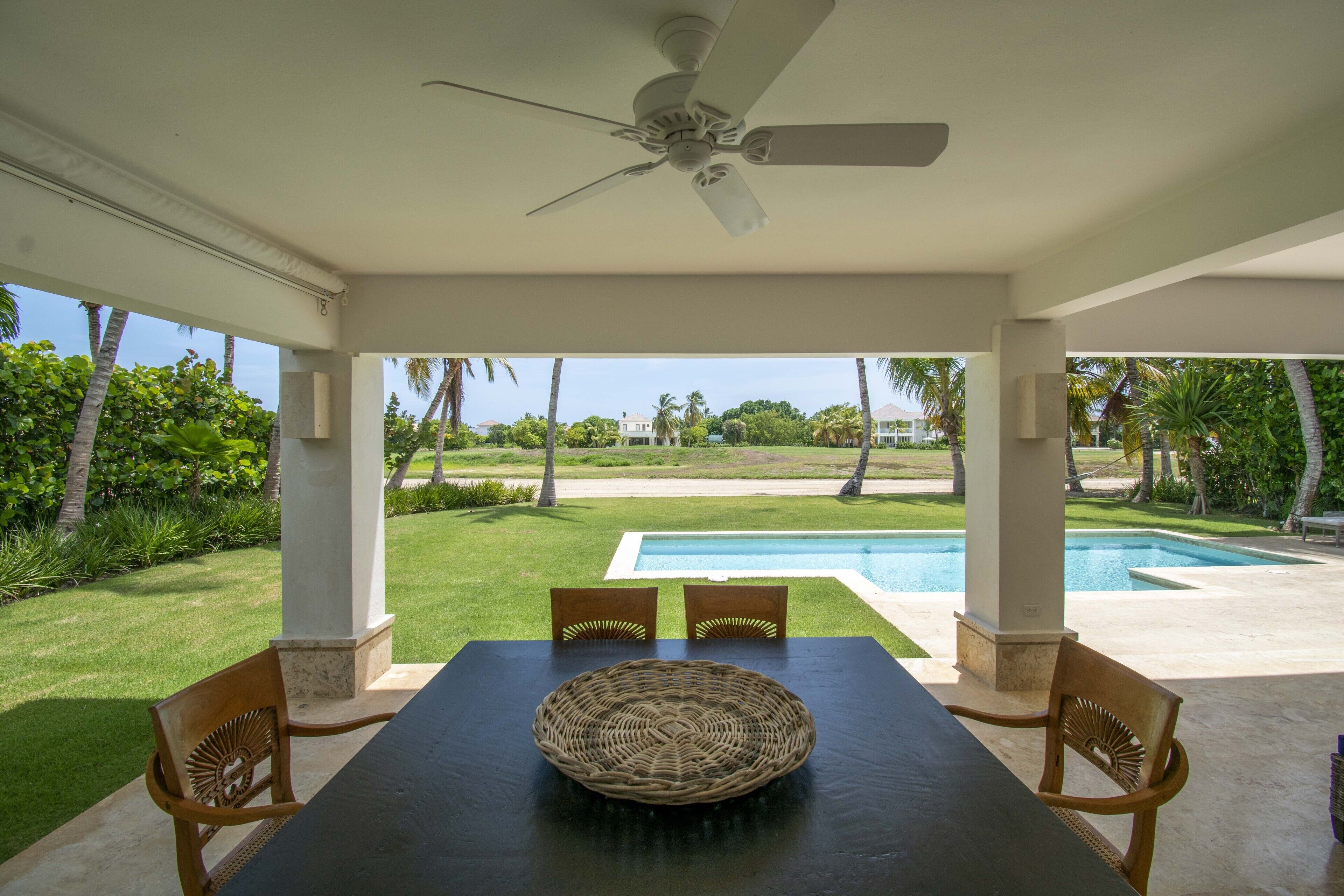 Foto - Luxury golf-front villa with golf cart, close to the beach in exclusive resort