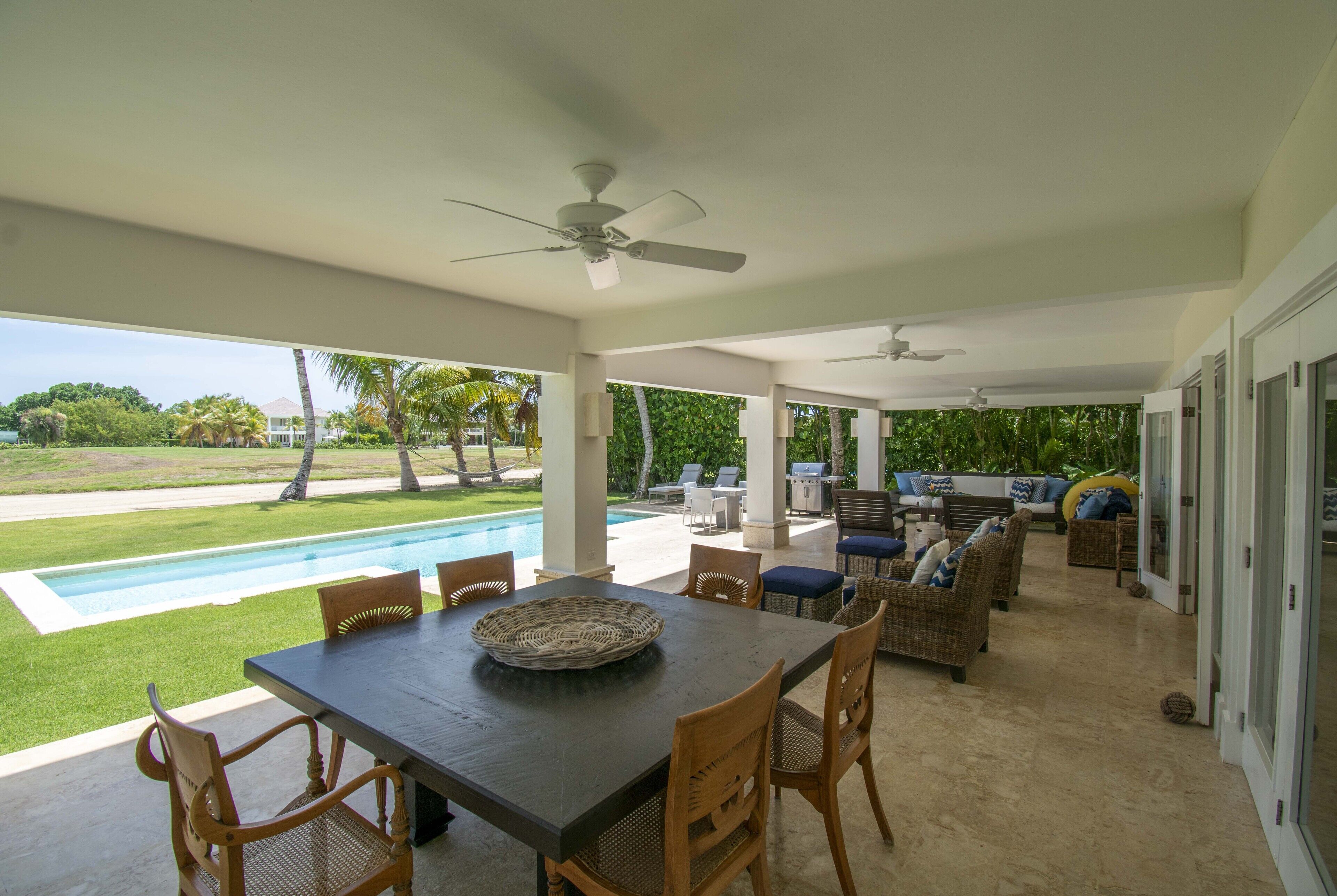 Foto - Luxury golf-front villa with golf cart, close to the beach in exclusive resort