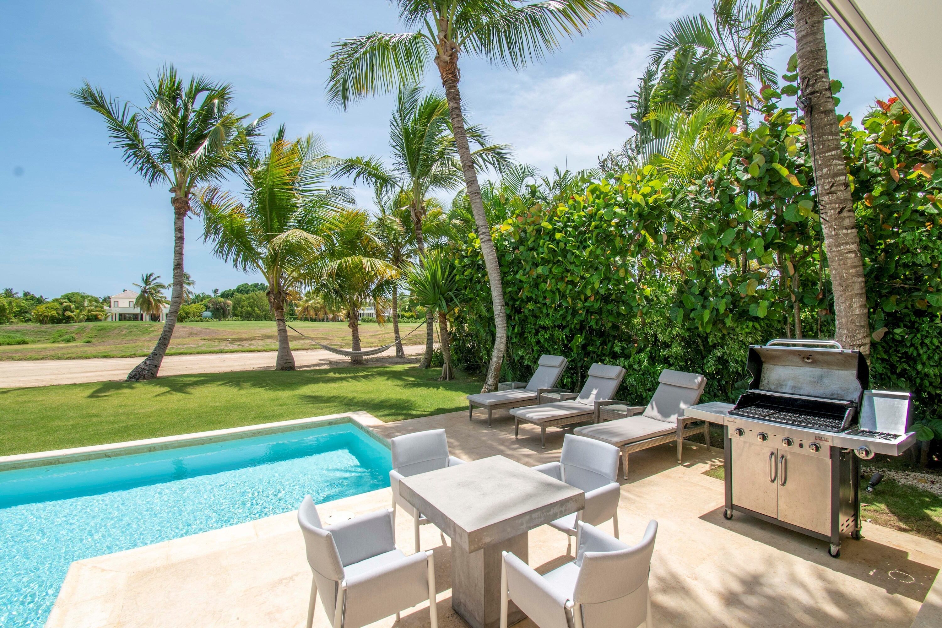 Foto - Luxury golf-front villa with golf cart, close to the beach in exclusive resort