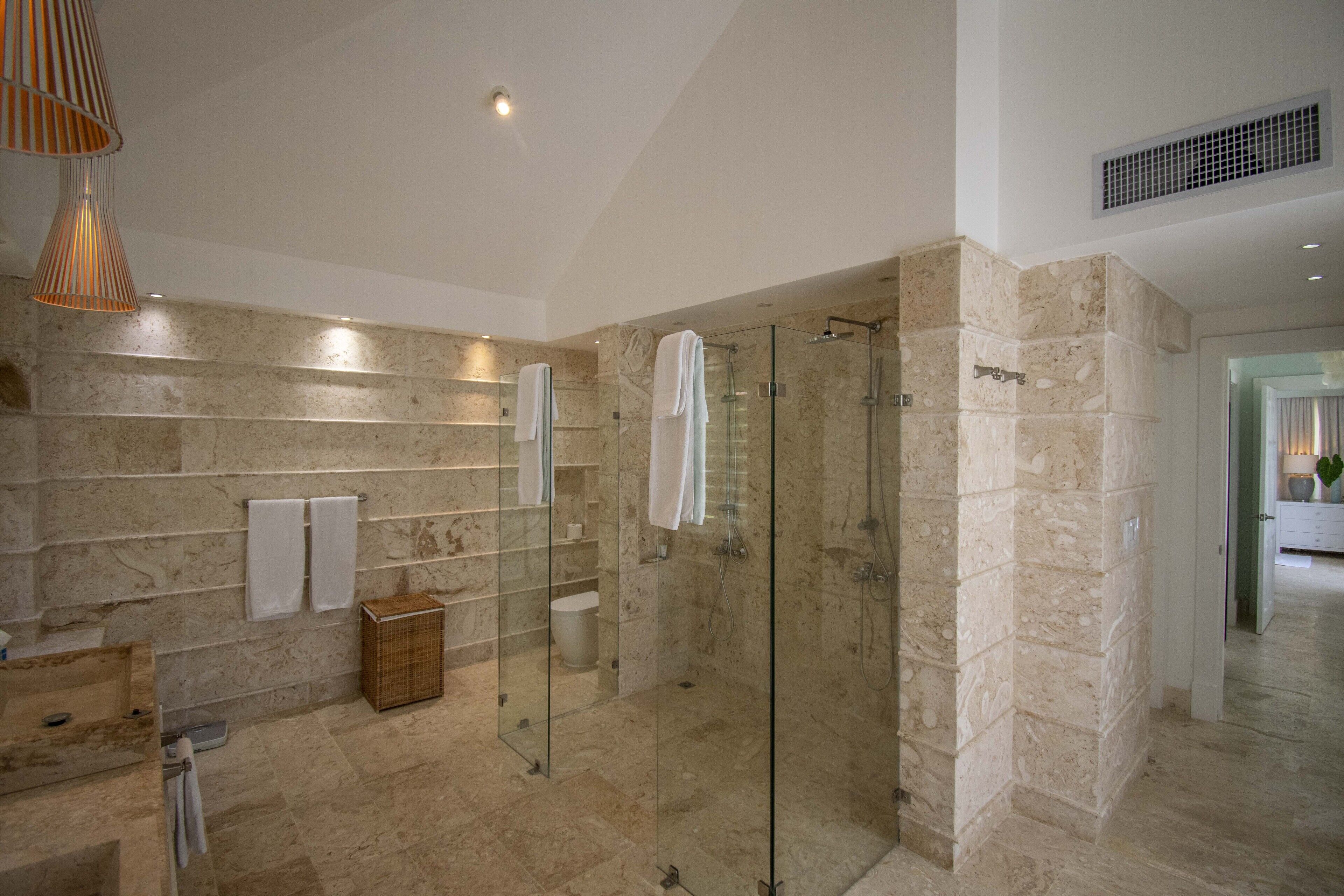 Foto - Luxury golf-front villa with golf cart, close to the beach in exclusive resort