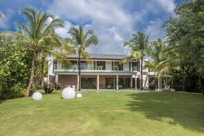 5 bedrooms - Golf Villa With a Modern Twist at Luxury Beach Resort (Punta Cana)